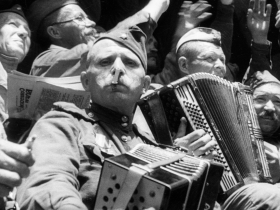 Выставка фотографий времен Великой Отечественной Войны РИА Новости